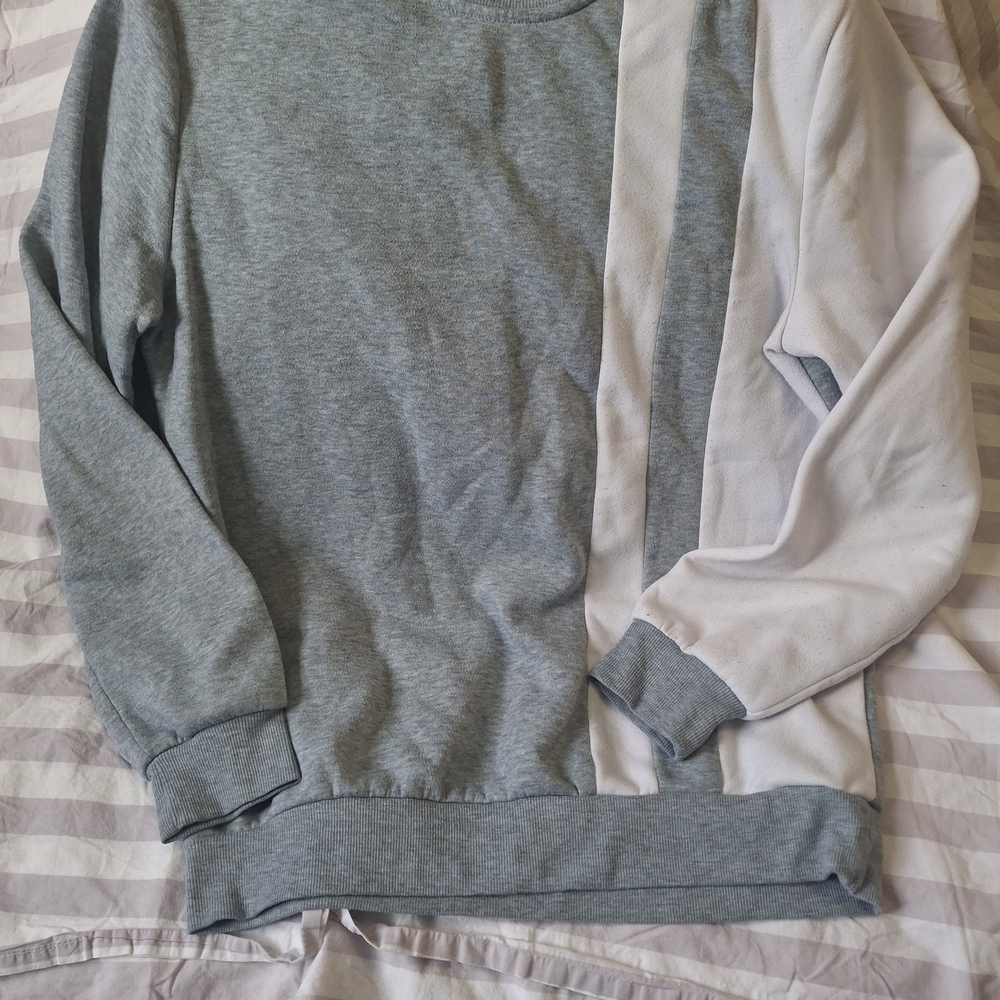 SHEIN Men's Two-Tone Gray and Light Gray Crewneck Sweatshirt